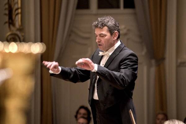 Dirigent Kaspar Zehnder se znovu uvedl na koncertech se Slovenskou filharmonií – KlasikaPlus.cz