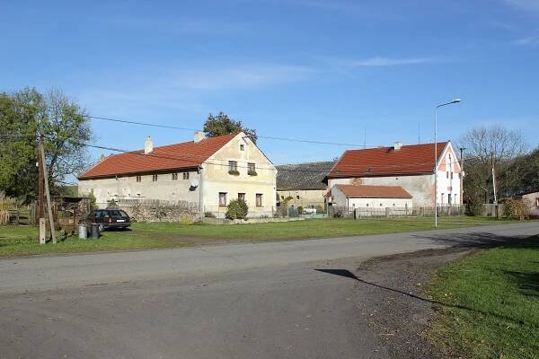 Soubor:Mokrá (Čichalov), zástavba.jpg – Wikipedie