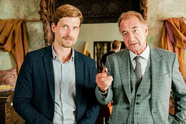 Fabian Schiffkorn, Dietrich Siegl - Schnell ermittelt - Therese Hasenauer-Kralik - Z filmu