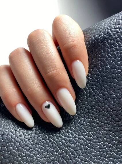 30 Milky White Nails 2025: Trendy Ideas from Minimalist to Creative Designs Hnědé Nehty, Ombre Nehty, Akrylové Nehty, Jednoduché Nehty, Typy Nehtů, Stylové Nehty, Gelové Nehty, Tetování, Vzory