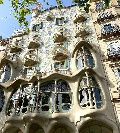 Barcelonou po stopách Gaudího | CA Benefit Plus