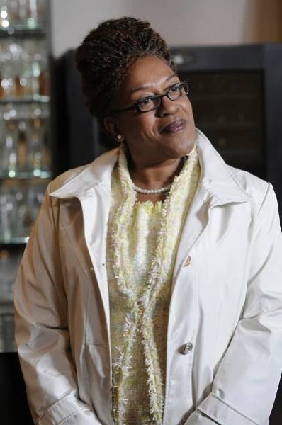 Skladiště 13 - Bez práce nejsou koláče - Z filmu - CCH Pounder