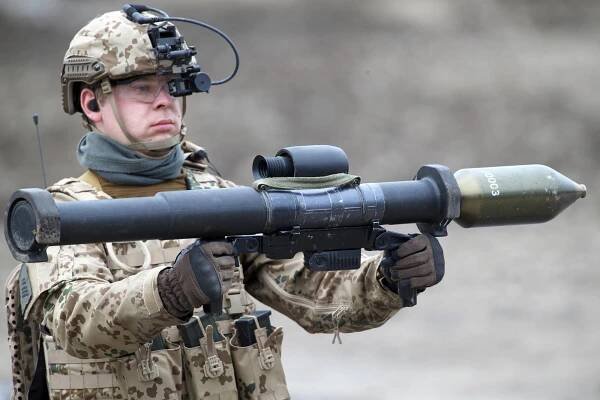 Infanterist der Zukunft der Bundeswehr ausgestattet u.a. mit Panzerfaust 3. 