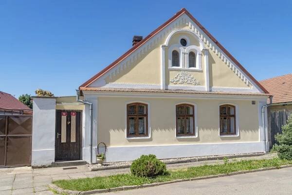Habrkovice – venkovská usedlost čp. 28 – Kolínsko (Cesty a památky)