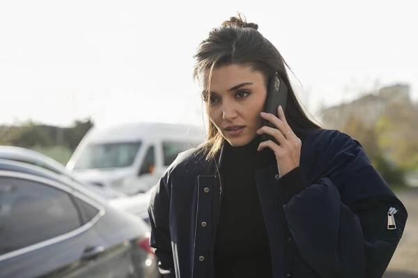 Hande Erçel - Dvojí tvář lásky - Epizoda 15 - Z filmu
