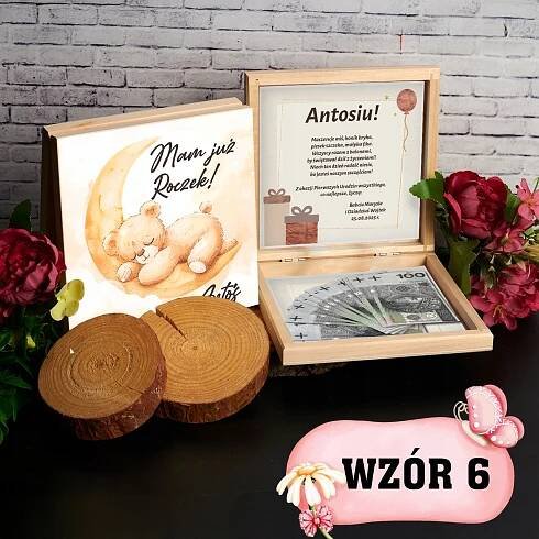 KRABIČKA NA PENÍZE DÁREK NA KAŽDODENNÍ PAMÁTKU K PRVNÍM NAROZENINÁM JMÉNO Jazyk textu polština angličtina čeština Slovák maďarský žádný text