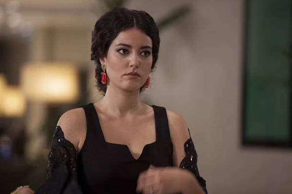 Su ve Ateş - Z filmu - Pelin Akil Altan