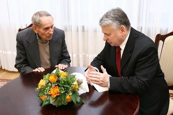 Soubor:Tadeusz Konwicki Bogdan Borusewicz.JPG
