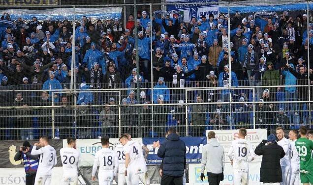 Oslava vítězství Slovácka v derby s fanoušky