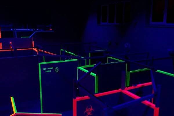 Laser Game Klatovy - 38 různých herních módů a pulzující neonové prostředí