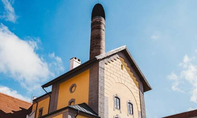 Pivovar Eggenberg v Českém Krumlově se po rozsáhlé konverzi proměnil na Port 1560 – DesignMag.cz