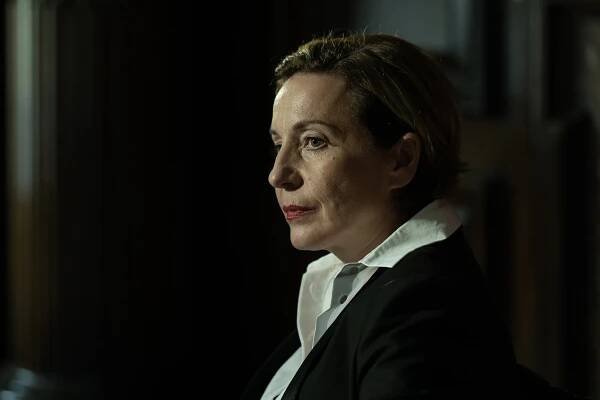 Moloch - V kruhu - Z filmu - Barbara Lukešová