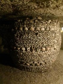 An eerie visit to the Paris Catacombs – ScribbleStu