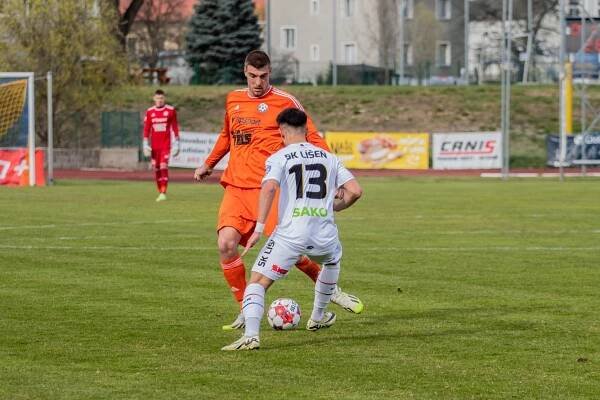 FOTO: Ze severu s bodem. Líšeň vedla nad Varnsdorfem, opět ji srazil rohový kop