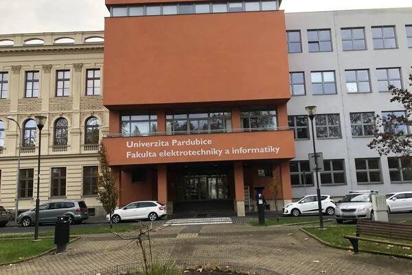 Univerzita Pardubice - Fakulta elektrotechniky a informatiky foto 1