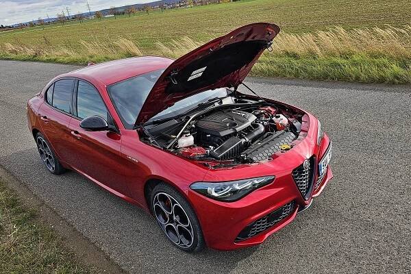 Test Alfa Romeo Giulia Veloce 2,0 Turbo Q4 (2023)