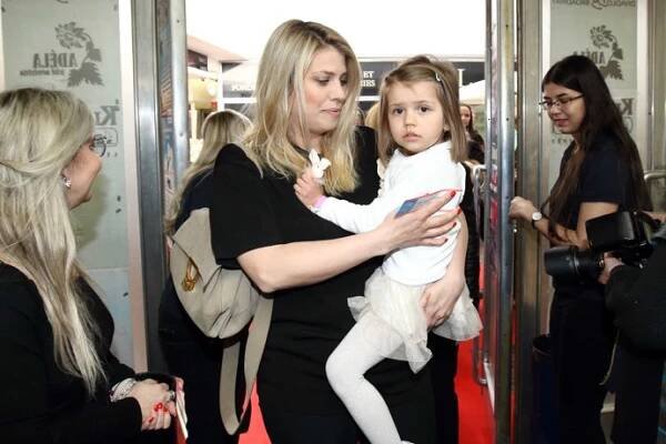FOTO: Dcera Veroniky Freimanové Tereza Brabcová s dceru Ellou.