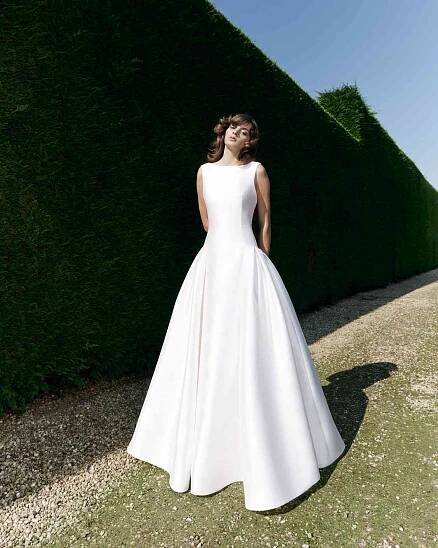 Fit and Flare Sleeveless White Wedding Dress 
