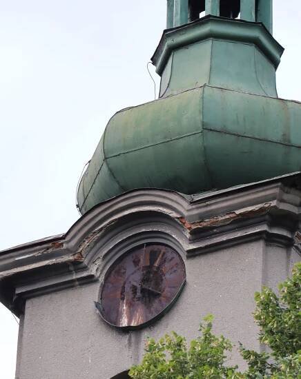 Druhý šikmý kostel je odsouzený k zániku. Na slavnějšího jmenovce nikdy nedosáhne