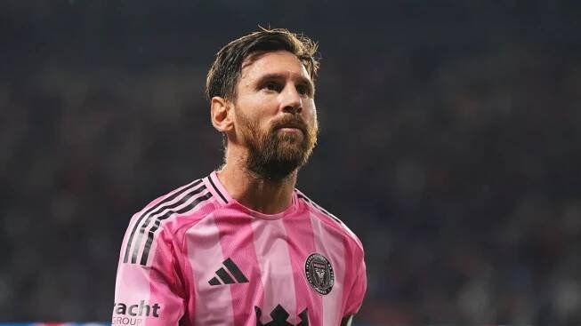 Javier Mascherano makes his feelings clear as more asked of Lionel Messi