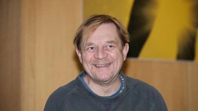 Zdrcený Čtvrtníček: COVID-19 MU VZAL TÁTU!