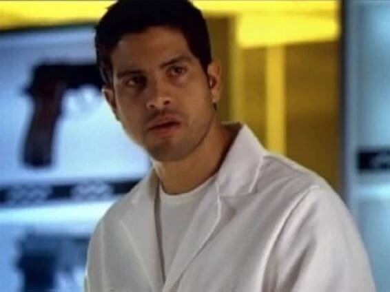 Adam Rodriguez in Kriminálka Miami (2002)