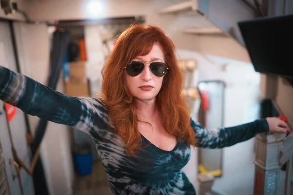 8-intriguing-facts-about-vicki-lewis