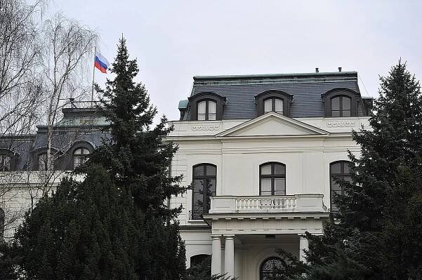 Výběr z médií: dětská prostituce, podvodné SMS z východu a odpojení ruských budov v Česku od energií
