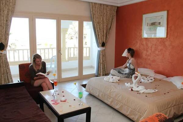 Delphin Habib 4*