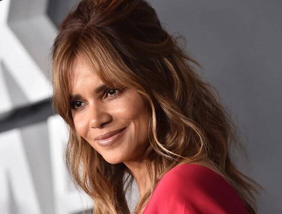 Žila na ulici, tajila pokus o sebevraždu, teď mlží o čtvrté svatbě: Halle Berry slaví narozeniny - Expres FM