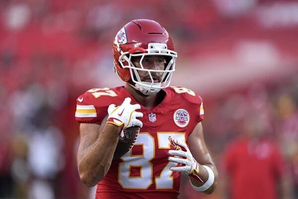 Travis Kelce, Kansas City Chiefs tight end, warming up.