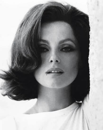 Virna Lisi | 60s hair, Hair trends, 1960s hair