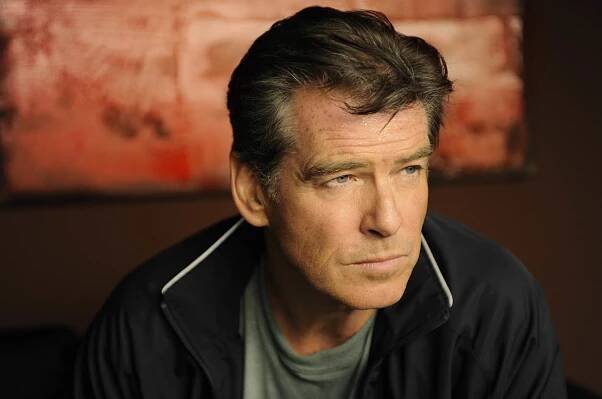 Pierce Brosnan: 'Idris Elba by byl dobrý James Bond'