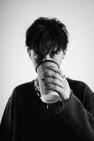 Zpěvák Tobias Freya vydává nový singl Rockstar a chystá první sólový koncert v Café V lese