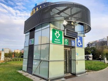 Fotogalerie • Nádraží Veleslavín E1 ♿ (Zastávka tramvaje, autobusu, stanice metra A) • Mapy.cz