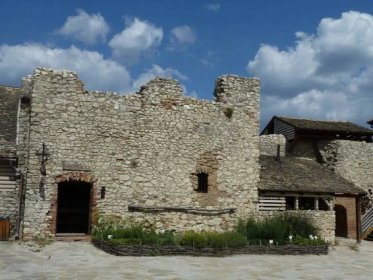 Fotogalerie: Maďarsko, Sümeg: středověký hrad (www.infoglobe.cz)