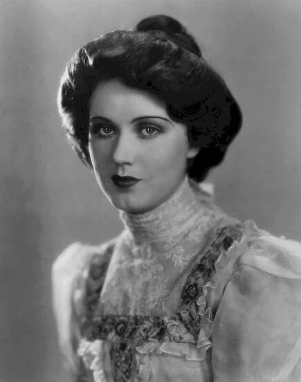 Fay Wray: *15.9.1907 – †8.8.2004, americká filmová herečka