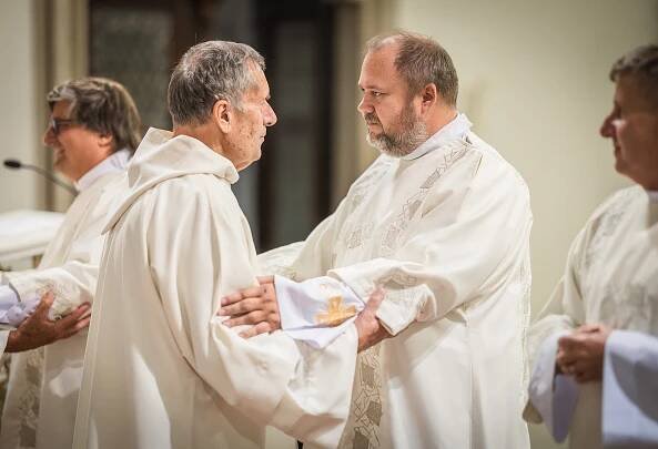 Brněnská diecéze má tři nové stálé jáhny, budou sloužit věřícím a pomáhat kněžím ve svých farnostech - Církev.cz | Zprávy