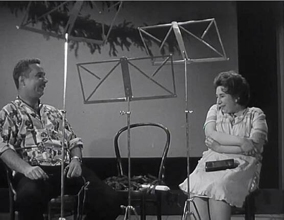 Vladimír Mensík and Stella Zázvorková in Mezi námi zlodeji (1964)
