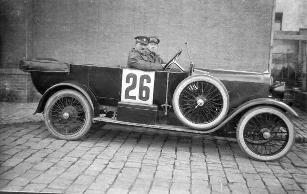 Soubor:Walter WIZ, kpt. Böhm - rtm. Stošek v soutěžích Kolem republiky (1922-3) Auto.jpg – Wikipedie