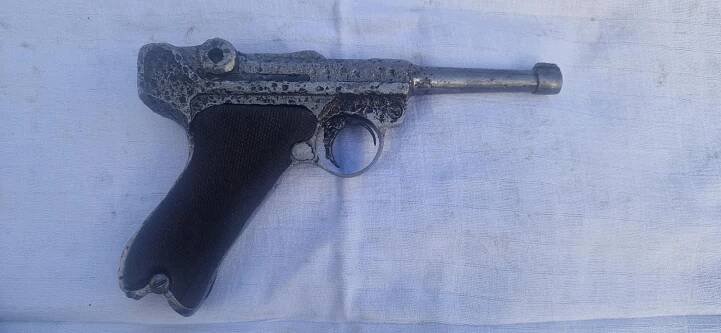 Nefunkční torzo luger p08