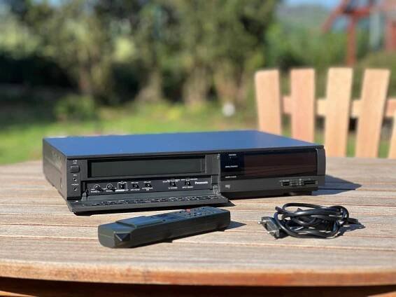 Videorekordér VHS Hi-Fi Panasonic NV-F65EE HQ - 1. kus