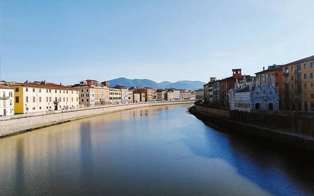 Promenáda Lungarno Pisa Itálie