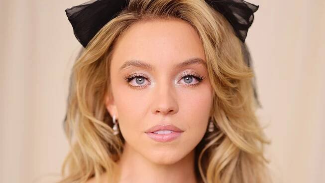 Sydney Sweeney’s New Midi-Lob Is Giving Kurt Cobain