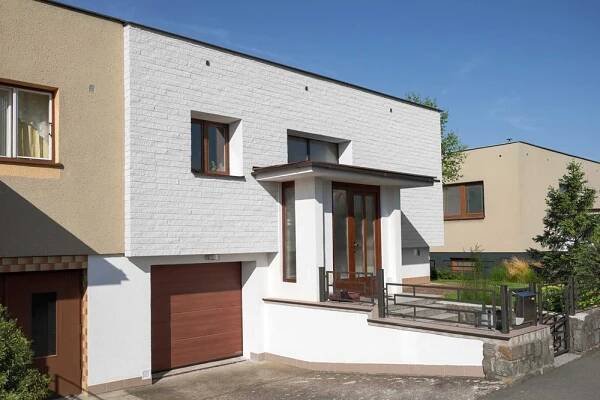 Bílá fasáda domu | Stavoblock