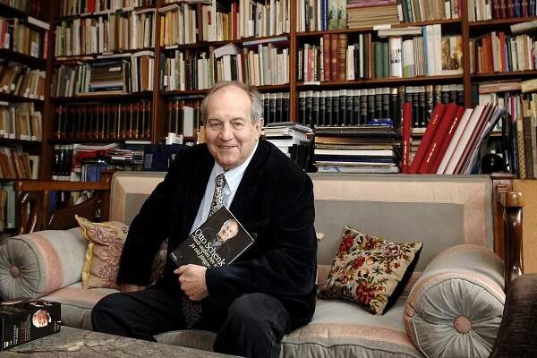 Otto Schenk in seiner Bibliothek, 2005