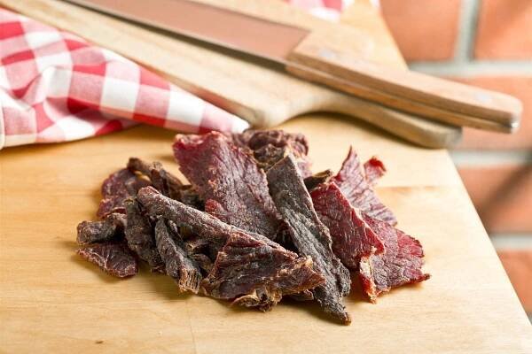 Maso na jerky musí být co nejčerstvější! Z něj je připravíte i doma
