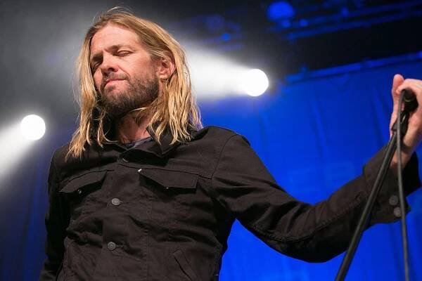 Taylor Hawkins při sólovém vystoupení v roce 2016. (Gabriel Olsen/Getty)