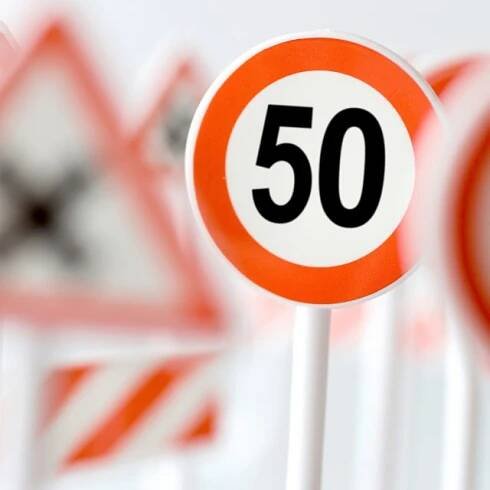 Dopravní značka Nejvyšší dovolená rychlost 50 km | foto: Profimedia