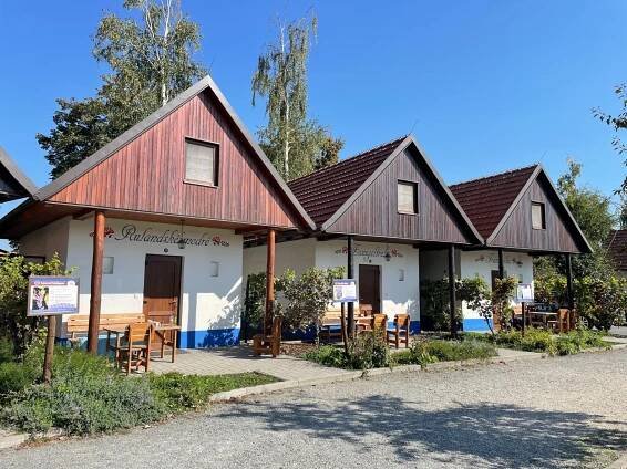 Malebný kemp s přírodním biotopem, kovová ZOO a návštěva bájné Atlantidy - All4Camper